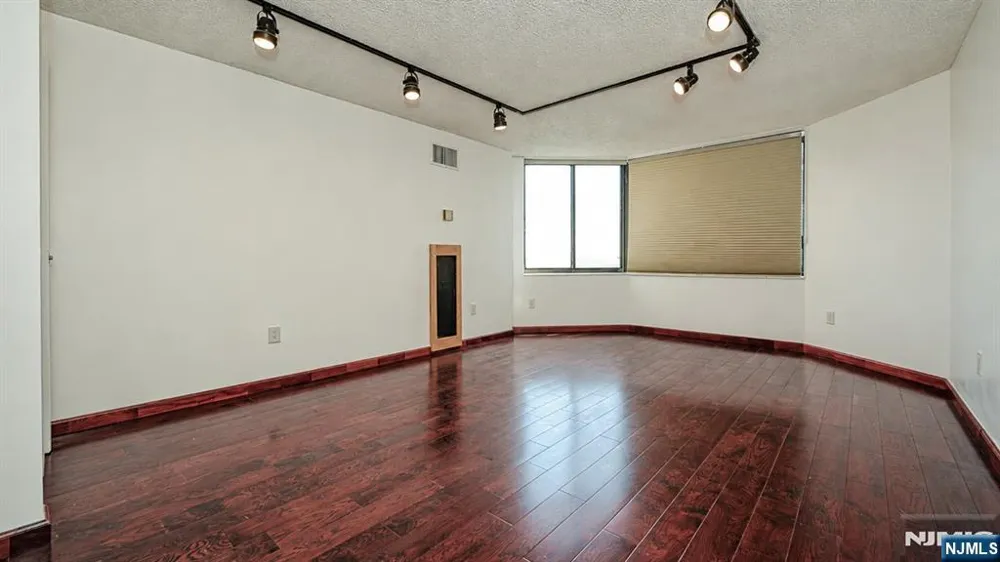 2140 Harmon Cove Tower 2140 Secaucus, NJ 07094
