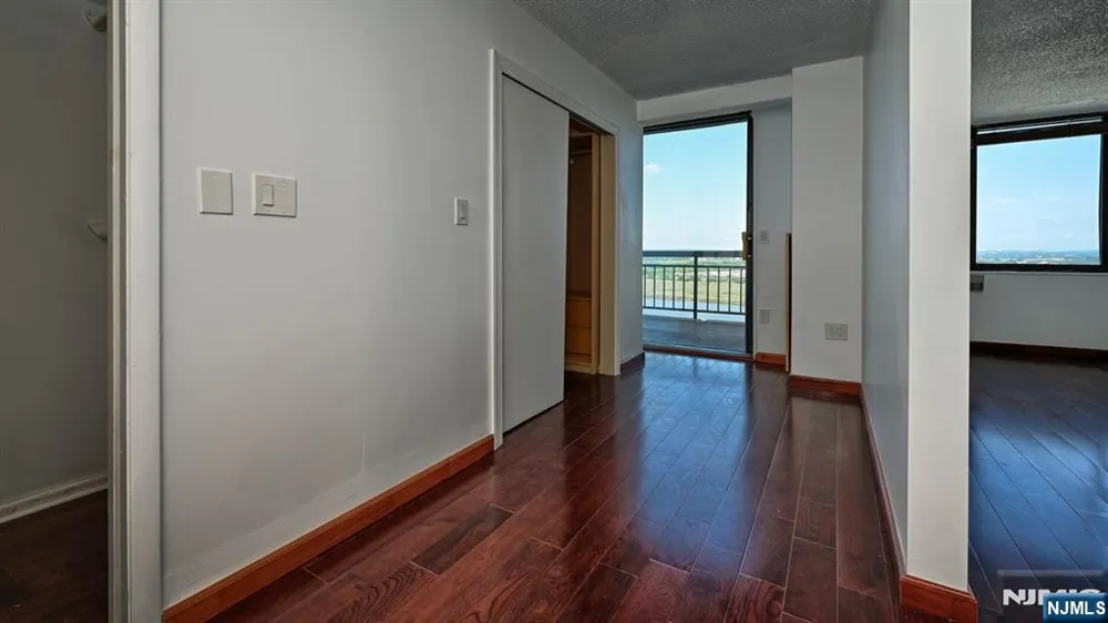 2140 Harmon Cove Tower 2140 Secaucus, NJ 07094