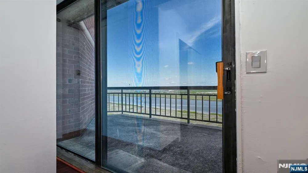 2140 Harmon Cove Tower 2140 Secaucus, NJ 07094