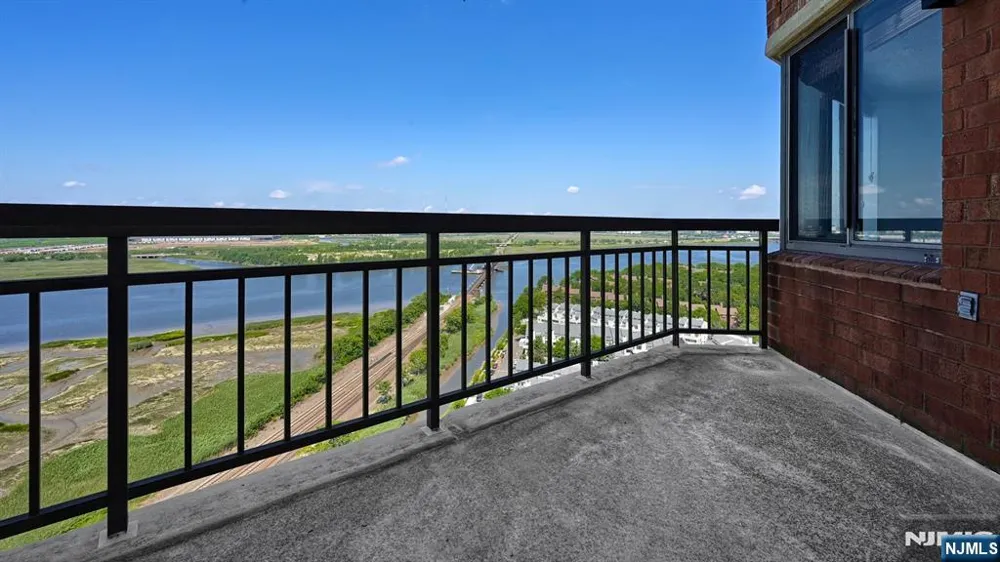 2140 Harmon Cove Tower 2140 Secaucus, NJ 07094