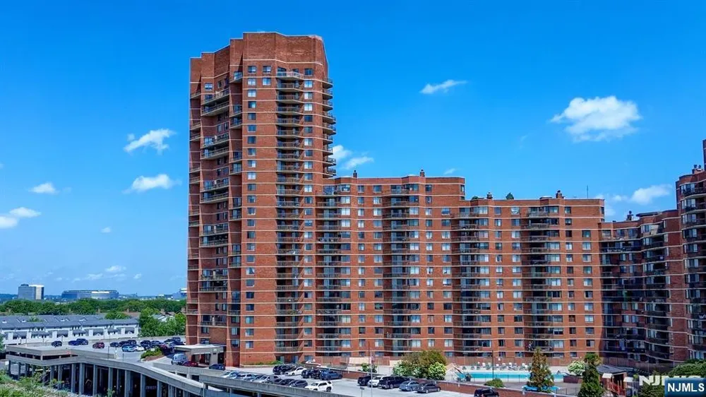 2140 Harmon Cove Tower 2140 Secaucus, NJ 07094