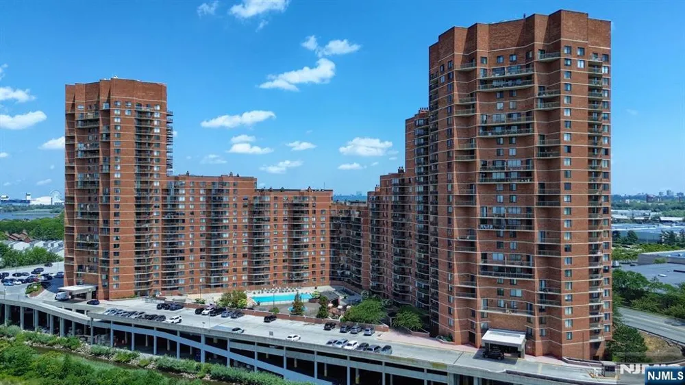 2140 Harmon Cove Tower 2140 Secaucus, NJ 07094