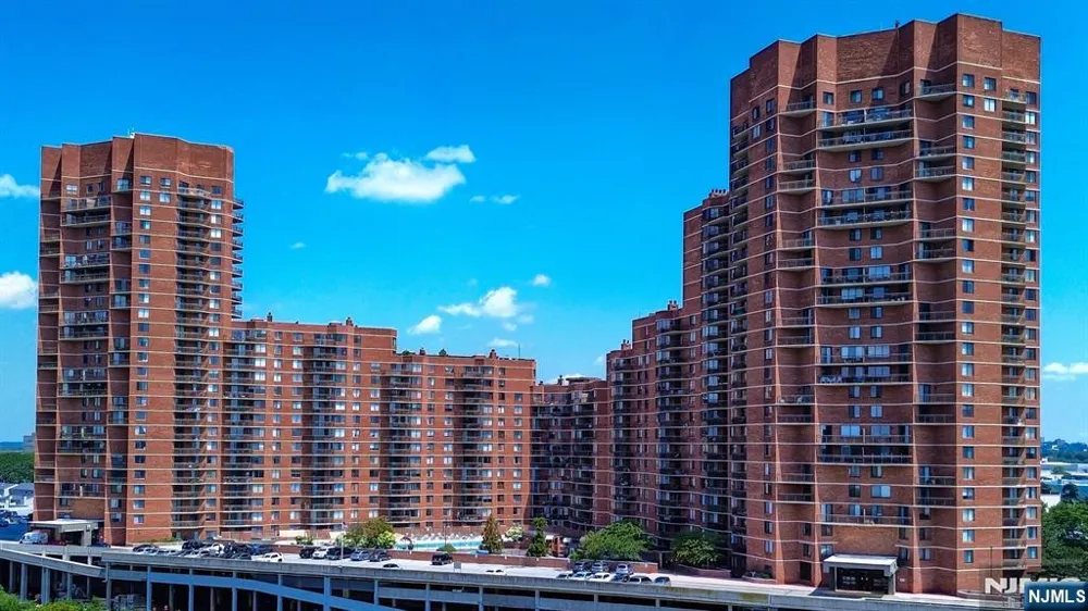 2140 Harmon Cove Tower 2140 Secaucus, NJ 07094