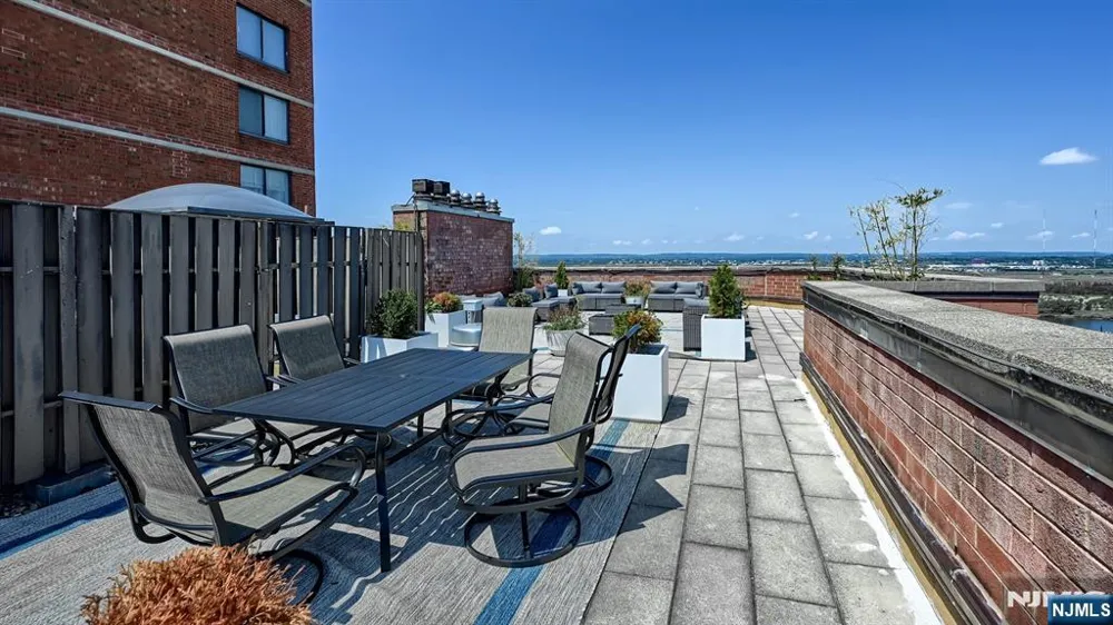 2140 Harmon Cove Tower 2140 Secaucus, NJ 07094