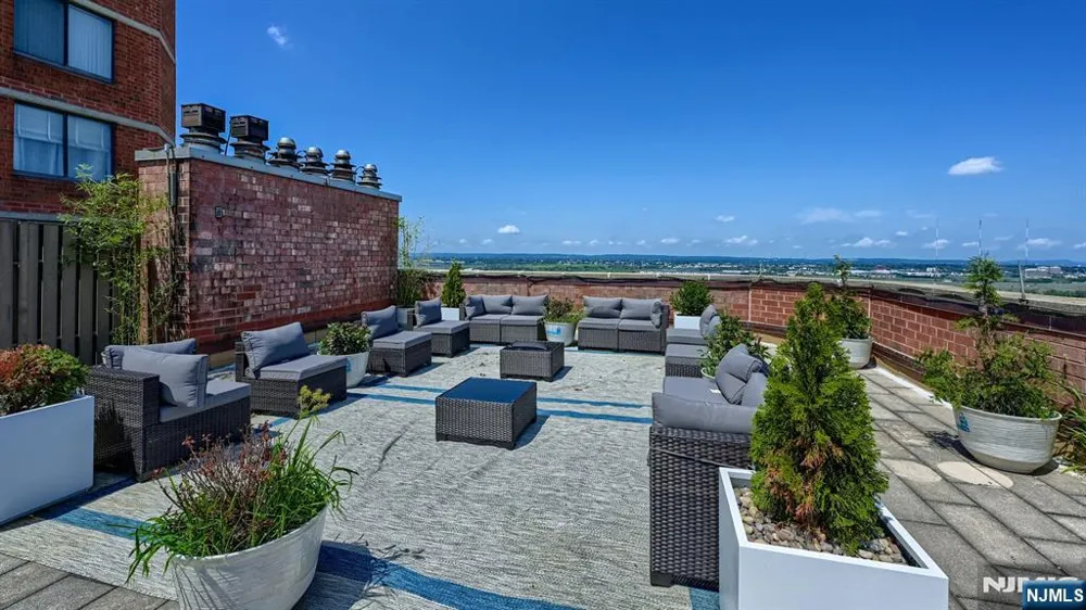 2140 Harmon Cove Tower 2140 Secaucus, NJ 07094