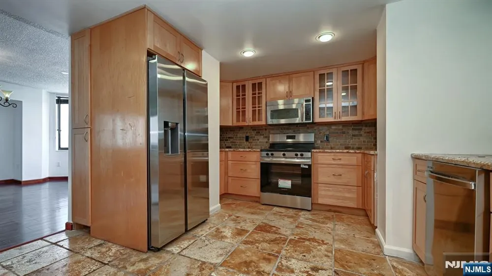 2140 Harmon Cove Tower 2140 Secaucus, NJ 07094