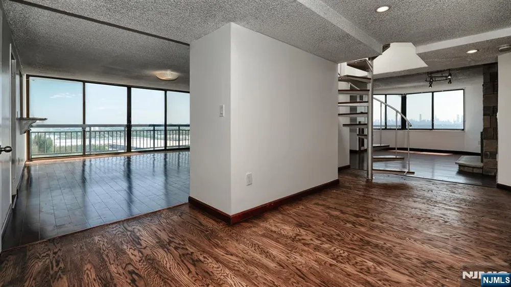 2140 Harmon Cove Tower 2140 Secaucus, NJ 07094