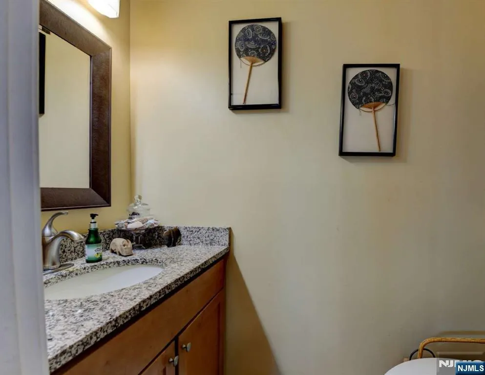 590 Sanderling Court 590 Secaucus, NJ 07094