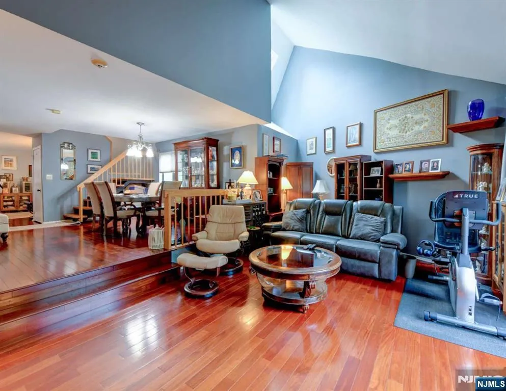 590 Sanderling Court 590 Secaucus, NJ 07094