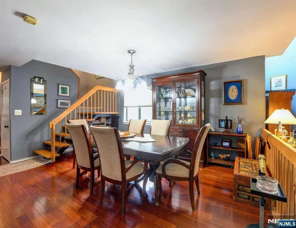 590 Sanderling Court 590 Secaucus, NJ 07094