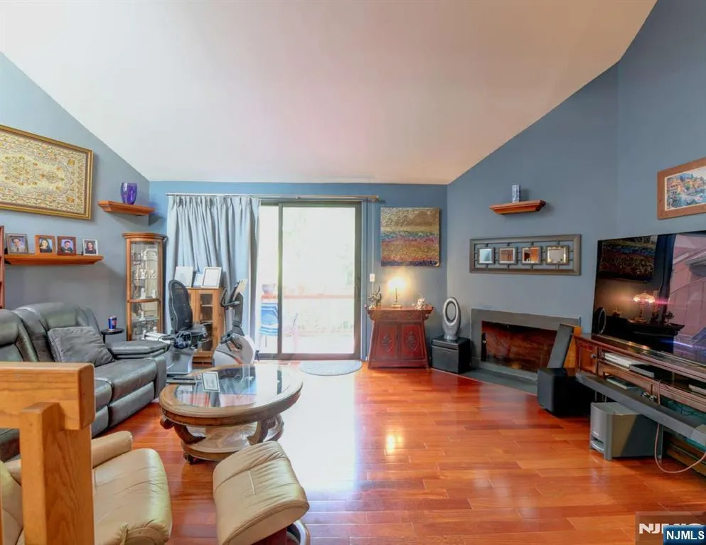 590 Sanderling Court 590 Secaucus, NJ 07094