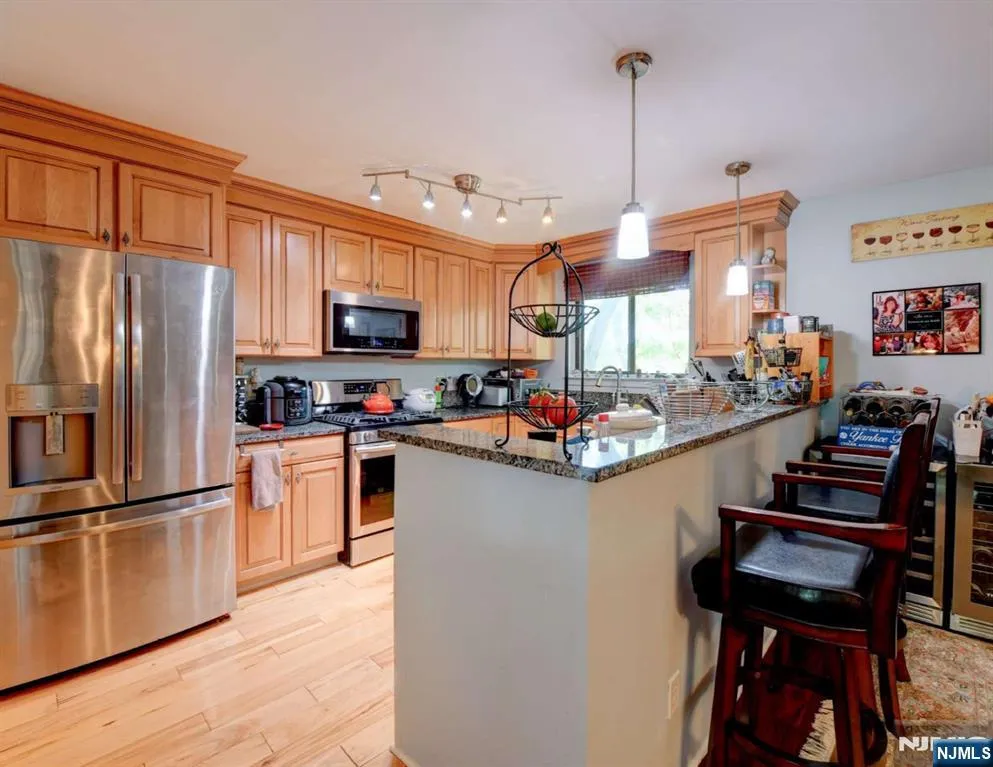 590 Sanderling Court 590 Secaucus, NJ 07094