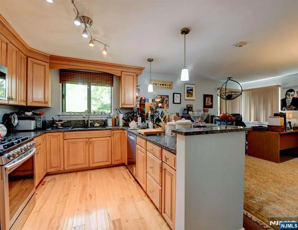 590 Sanderling Court 590 Secaucus, NJ 07094