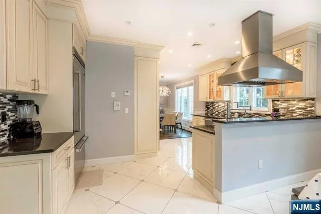 48 Myrtle Avenue Edgewater, NJ 07020