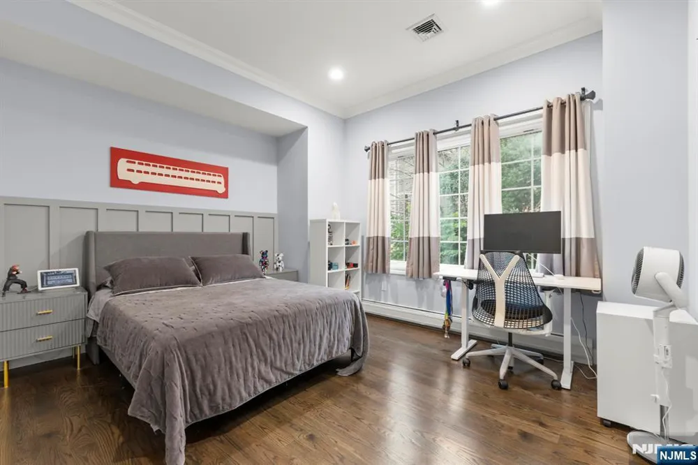 48 Myrtle Avenue Edgewater, NJ 07020