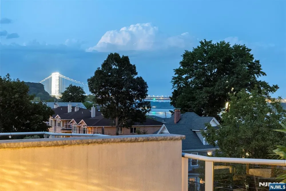 48 Myrtle Avenue Edgewater, NJ 07020