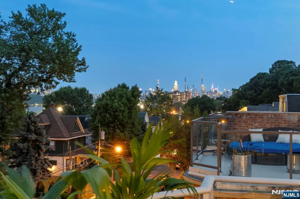 48 Myrtle Avenue Edgewater, NJ 07020