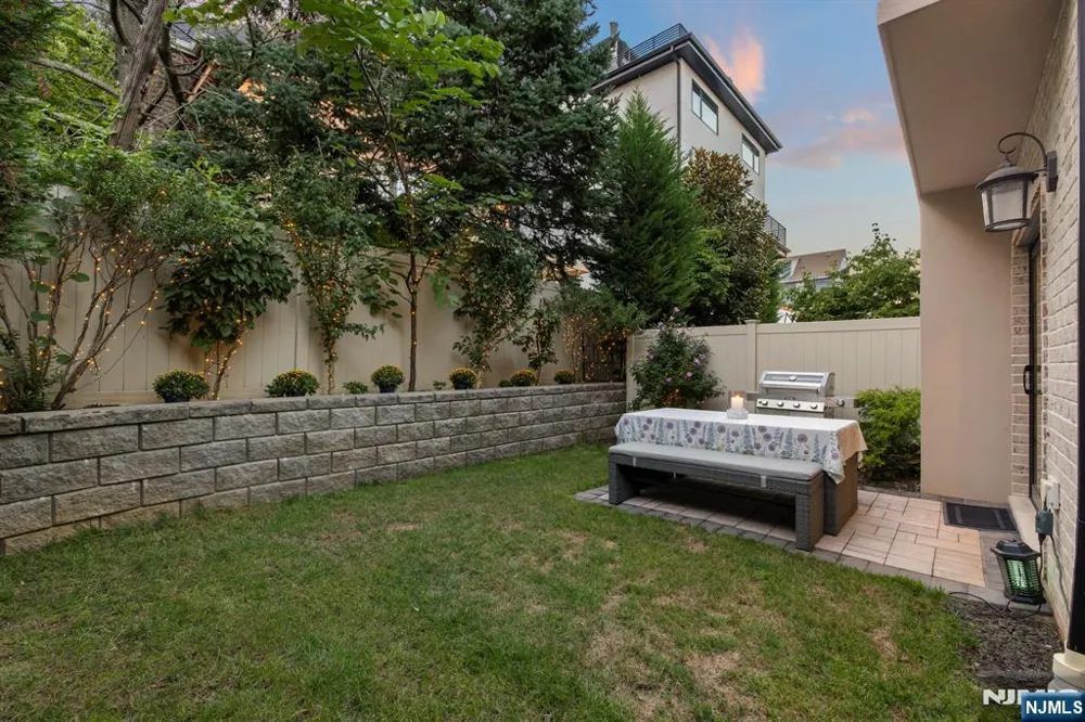 48 Myrtle Avenue Edgewater, NJ 07020