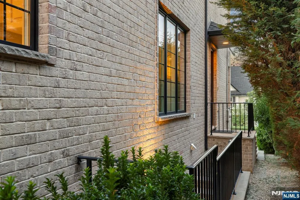 48 Myrtle Avenue Edgewater, NJ 07020