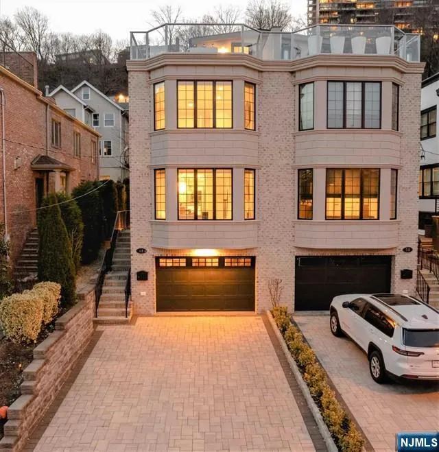 48 Myrtle Avenue Edgewater, NJ 07020