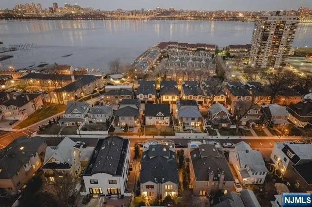48 Myrtle Avenue Edgewater, NJ 07020