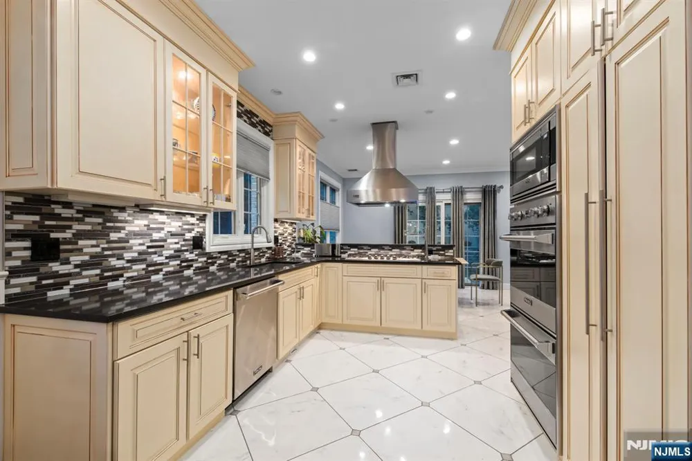 48 Myrtle Avenue Edgewater, NJ 07020