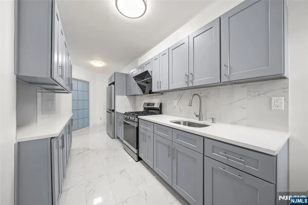 218 Broad Avenue 3C Leonia, NJ 07605
