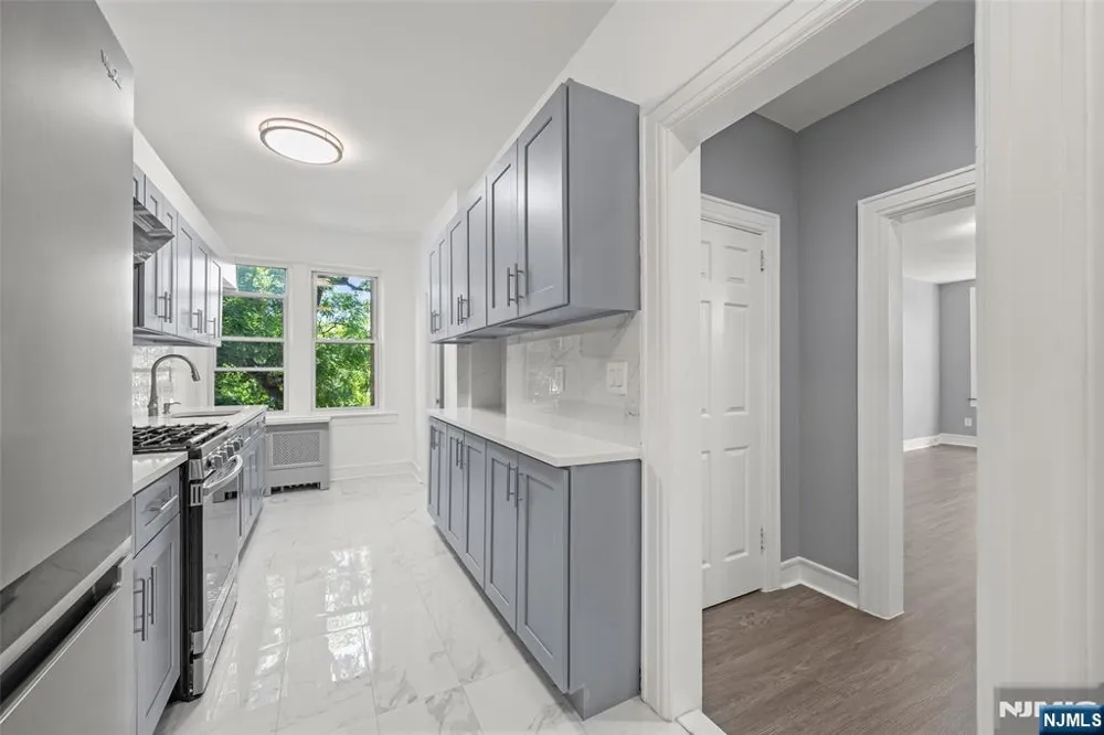 218 Broad Avenue 3C Leonia, NJ 07605