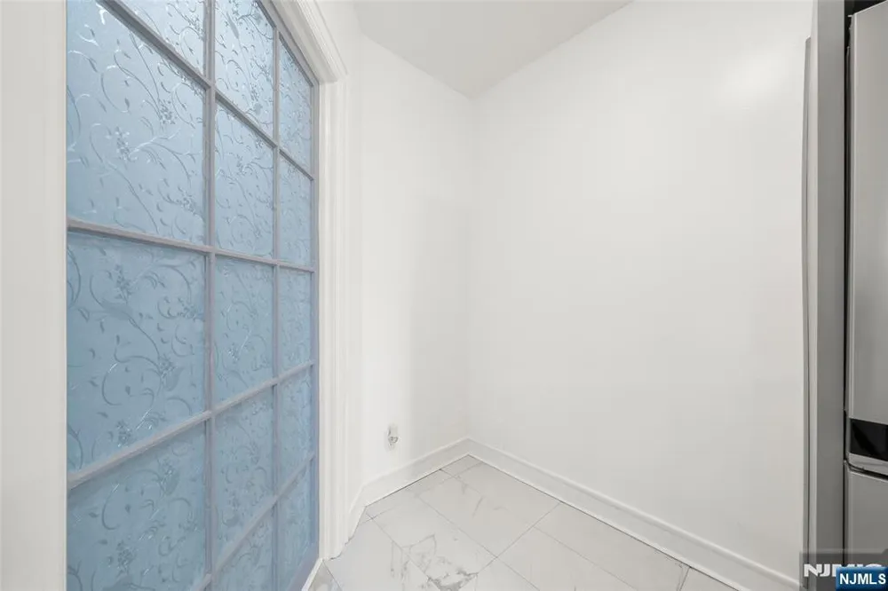 218 Broad Avenue 3C Leonia, NJ 07605