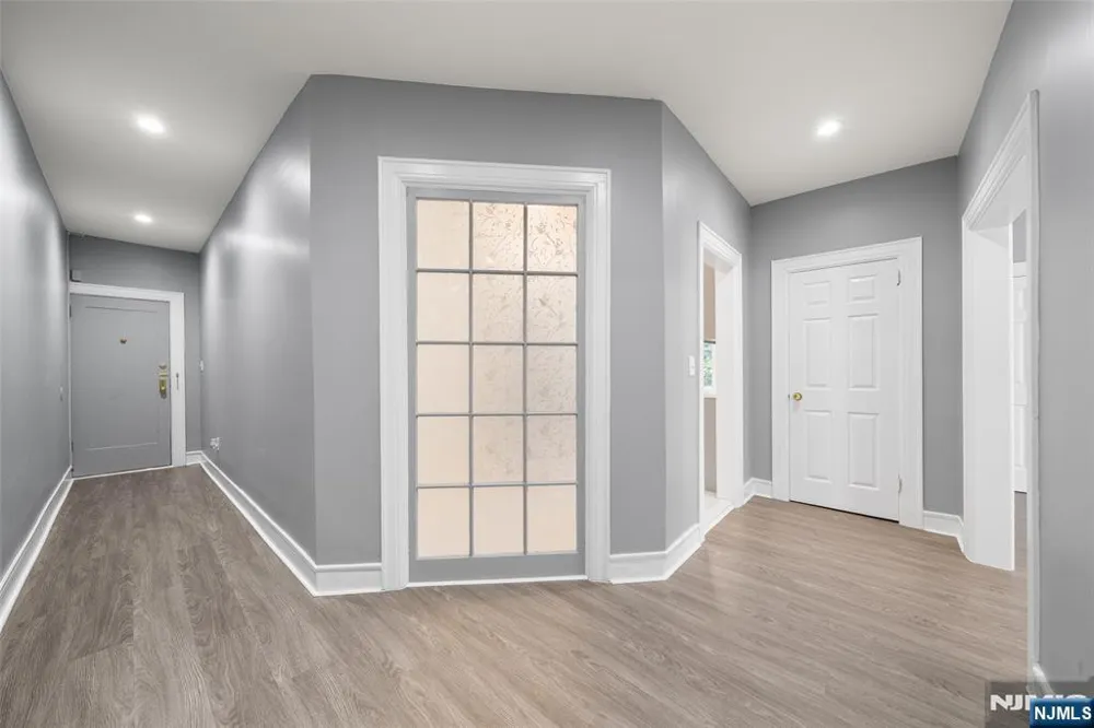 218 Broad Avenue 3C Leonia, NJ 07605
