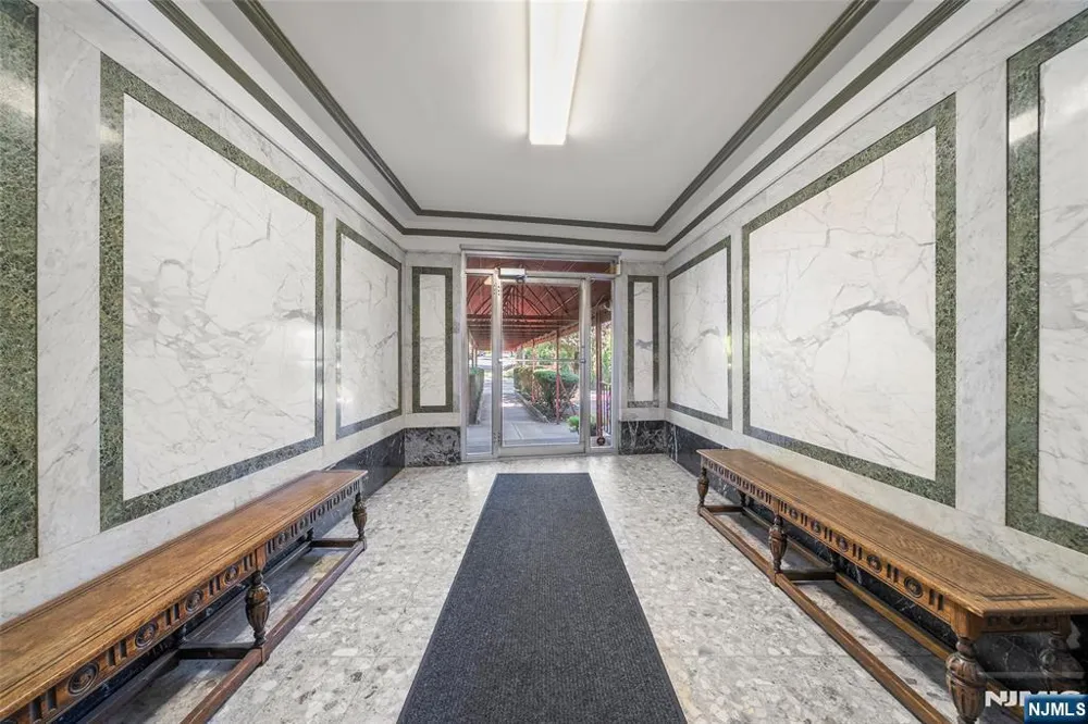 218 Broad Avenue 3C Leonia, NJ 07605