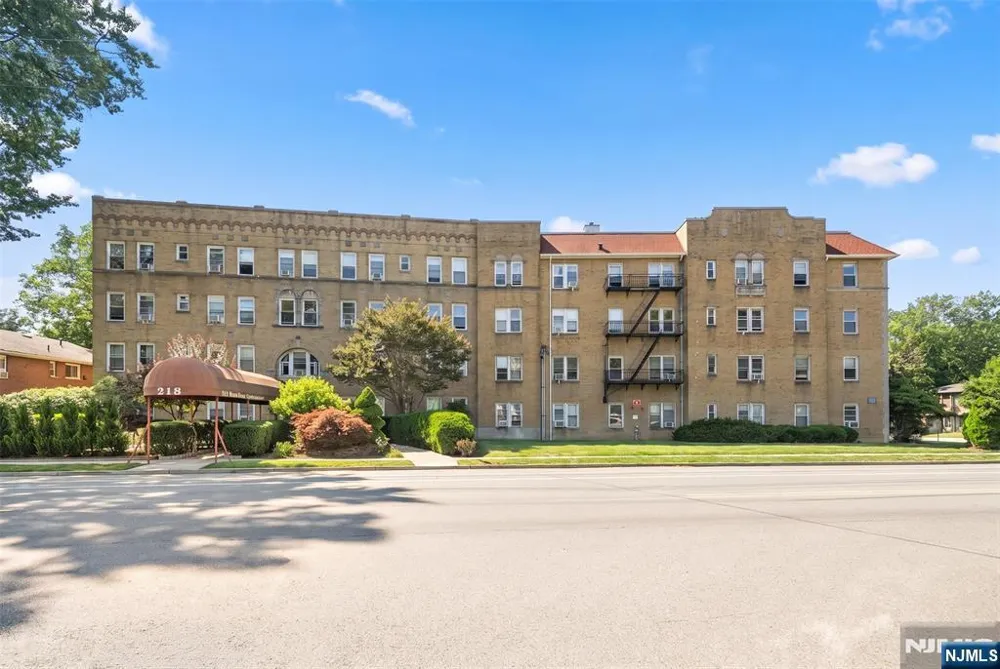 218 Broad Avenue 3C Leonia, NJ 07605