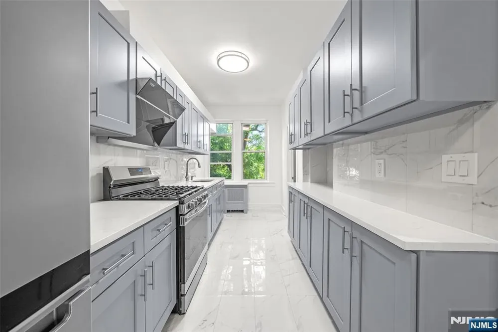 218 Broad Avenue 3C Leonia, NJ 07605