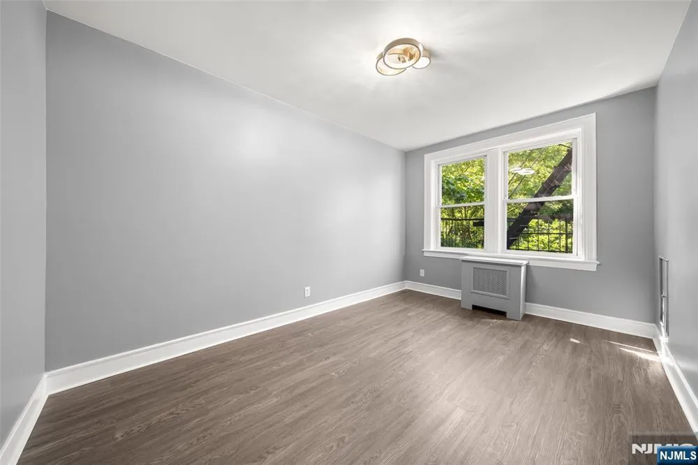 218 Broad Avenue 3C Leonia, NJ 07605