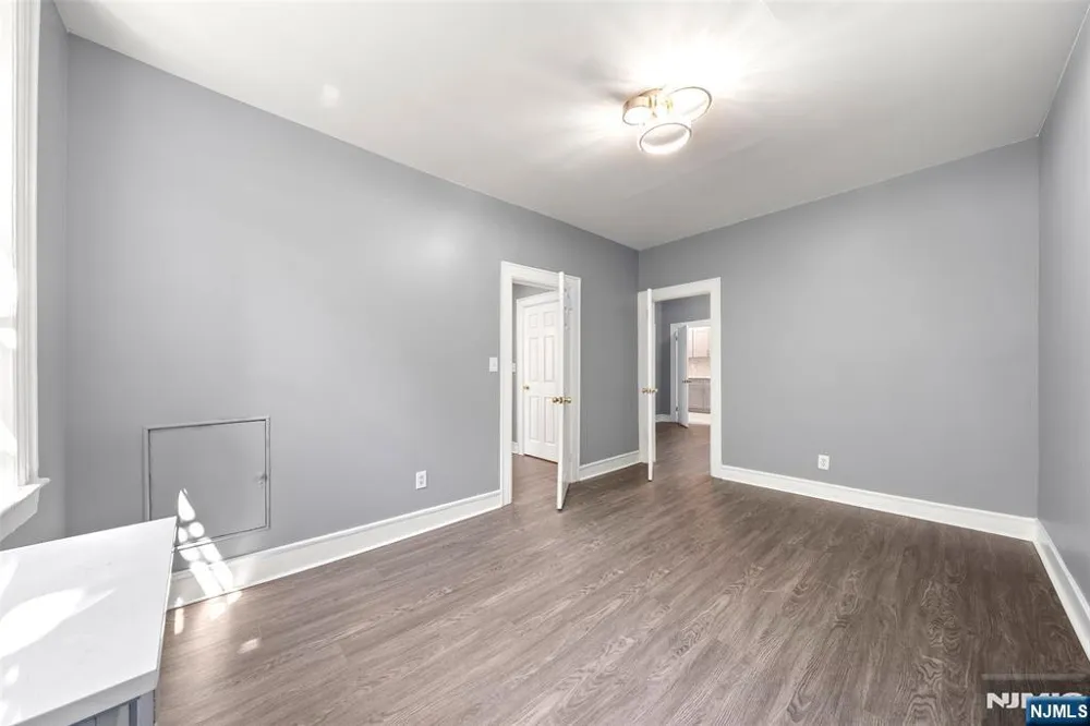 218 Broad Avenue 3C Leonia, NJ 07605