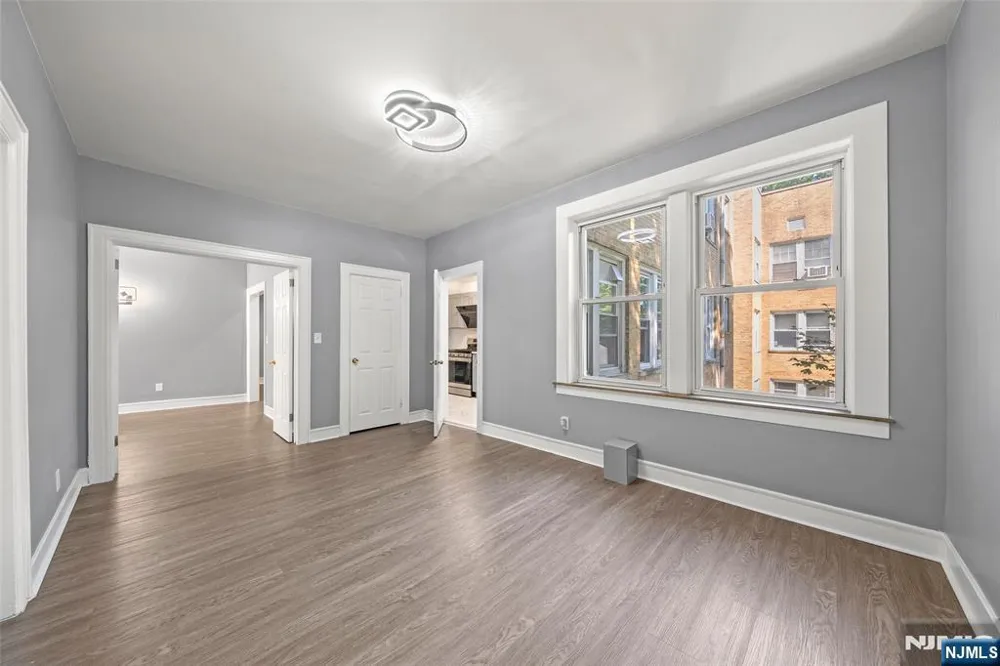 218 Broad Avenue 3C Leonia, NJ 07605