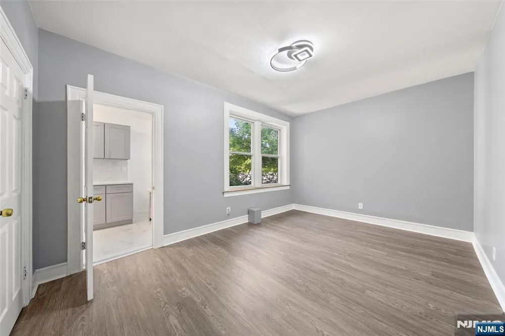 218 Broad Avenue 3C Leonia, NJ 07605