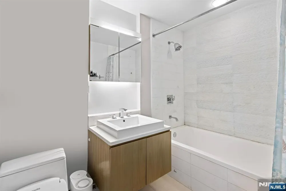 77 Hudson Street 2303 Jersey City, NJ 07302