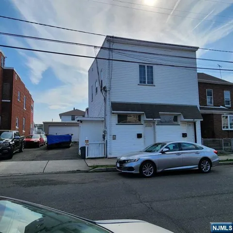 333 W Clinton Street