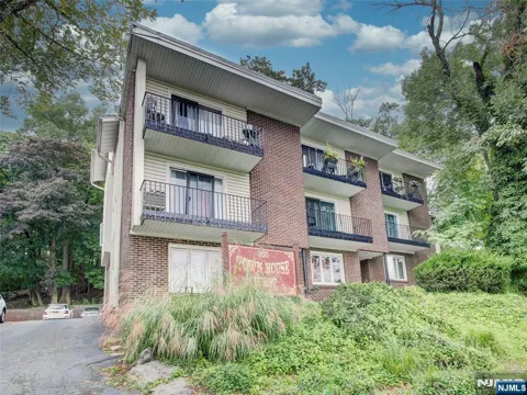 850 Bloomfield Avenue A3
