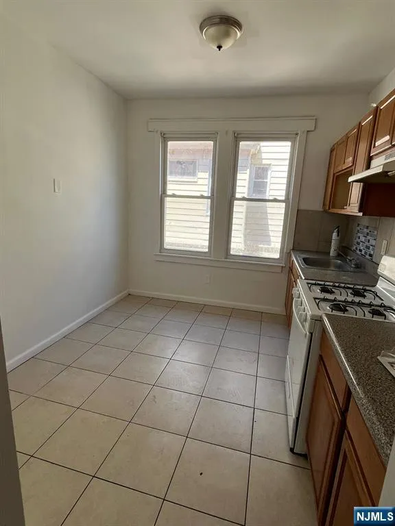 281 Renner Avenue 279 Newark, NJ 07112