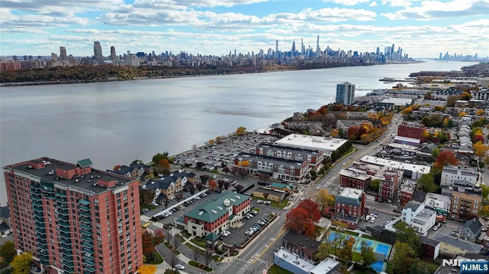 905 River Road 208 Edgewater, NJ 07020