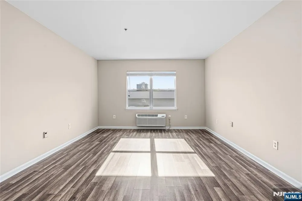 905 River Road 208 Edgewater, NJ 07020