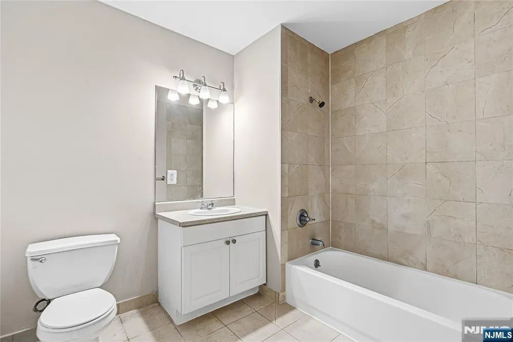 905 River Road 202 Edgewater, NJ 07020