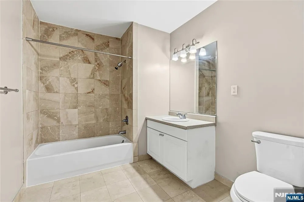 905 River Road 202 Edgewater, NJ 07020
