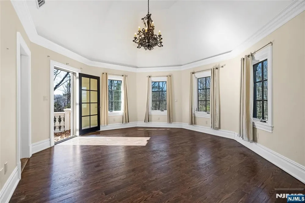 105 Chestnut Ridge Road Saddle River, NJ 07458