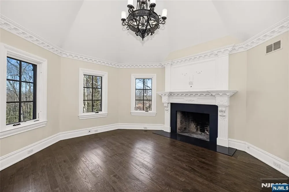 105 Chestnut Ridge Road Saddle River, NJ 07458