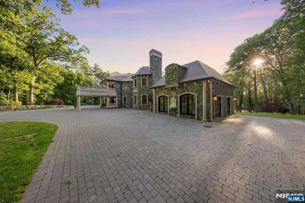 105 Chestnut Ridge Road Saddle River, NJ 07458