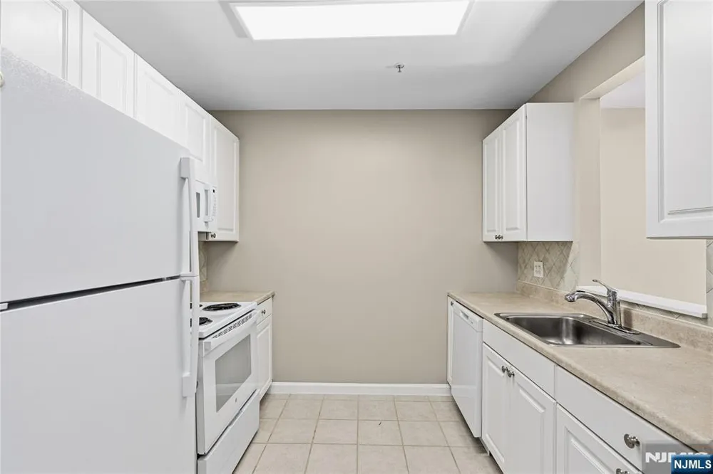 905 River Road 204 Edgewater, NJ 07020