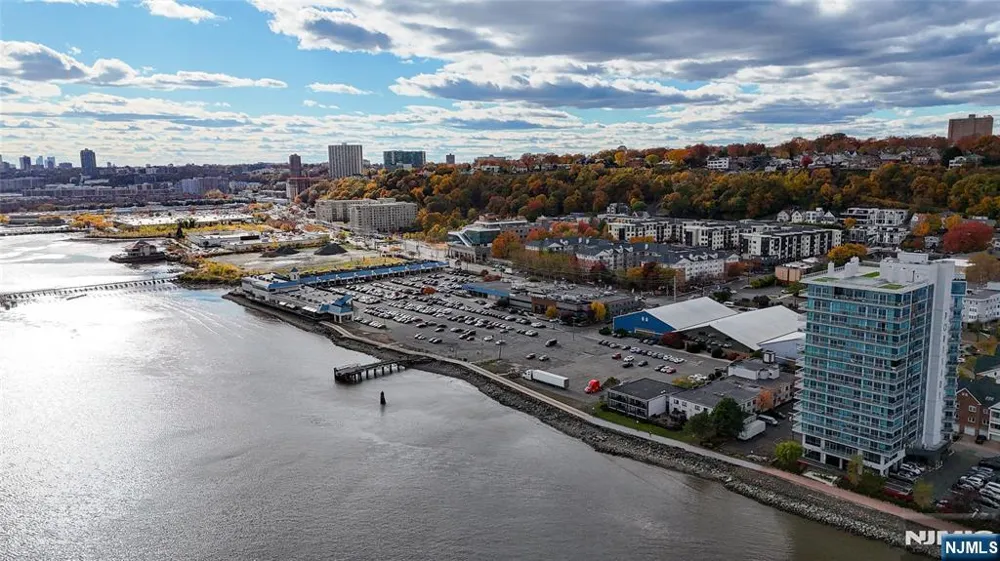 905 River Road 204 Edgewater, NJ 07020